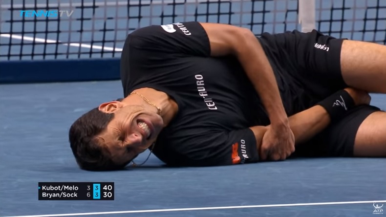 Marcelo Melo vient de se prendre un coup droit à 196 km/h de Jack Sock au Masters 2018. Ça pique !