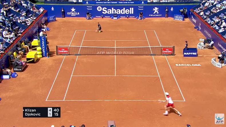 L'amortie en demi-volée somptueuse de Martin Klizan face à Novak Djokovic à Barcelone.