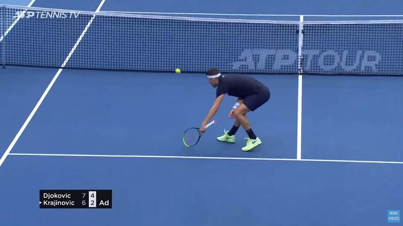 La demi-volée amortie main gauche de Filip Krajinovic contre Djokovic, à Vienne.