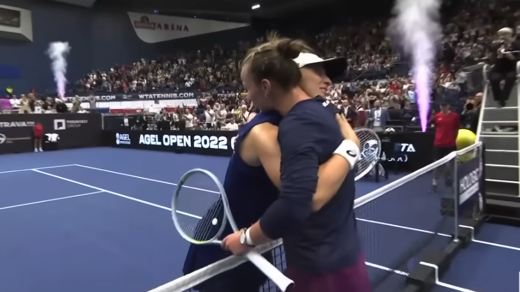 Quel match entre Barbora Krejcikova et Iga Swiatek en finale du tournoi d'Ostrava 2022.