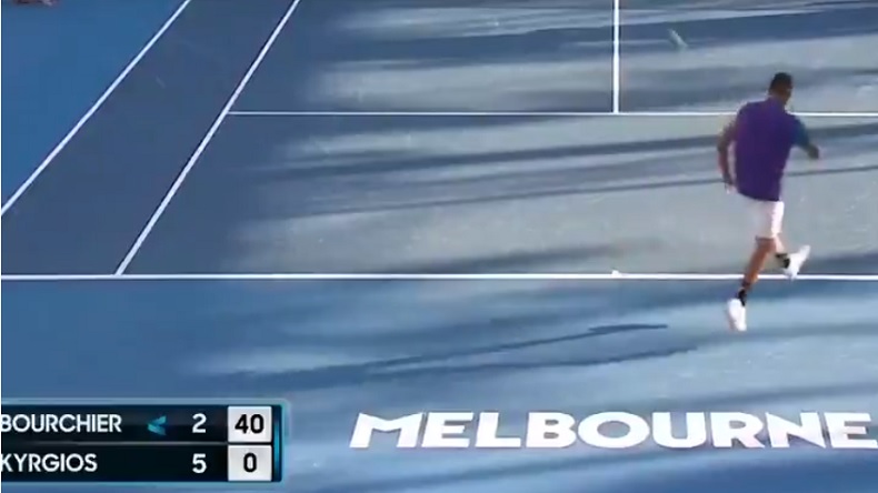 Juste avec le poignet, Nick Kyrgios lâche un coup droit monstrueux à Melbourne, au Murray River Open.