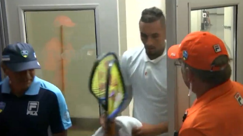 On ne peut plus casser des raquettes tranquillement à l'abri des regards. Il y a des caméras partout Nick Kyrgios.