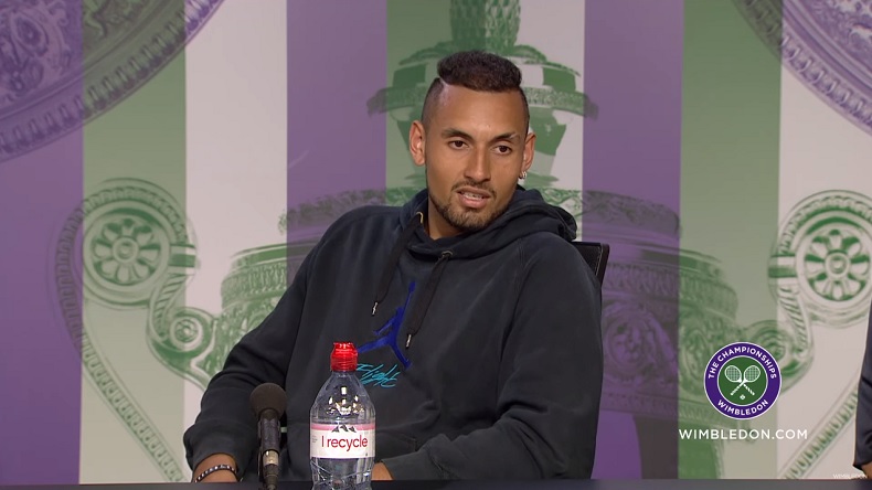 Nick Kyrgios dit qu'il voulait toucher Nadal à la poitrine sur un passing.