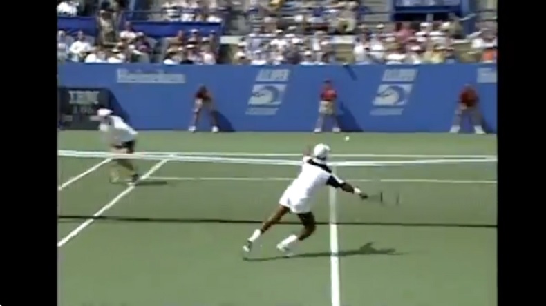 Un point génial entre Leander Paes et Andre Agassi à l'US Open 1996.