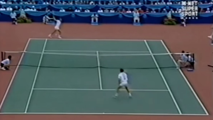 Ivan Lendl martyrise avec son revers à une main John McEnroe en finale de l'Open du Canada 1989.
