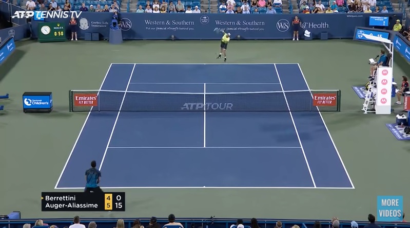 Matteo Berrettini fait quatre services lets à la suite au Masters de Cincinnati 2021.