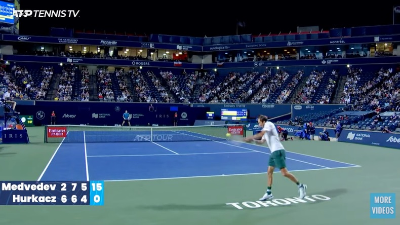 Les meilleurs points du match entre Medvedev et Hurkacz au Masters de Toronto 2021, dont un échange avec deux tweeners.