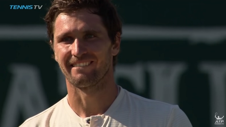 L'émotion de Mischa Zverev, vainqueur de son premier titre sur le circuit à Eastbourne. L'émotion de Mischa Zverev, vainqueur de son premier titre sur le circuit à Eastbourne.
