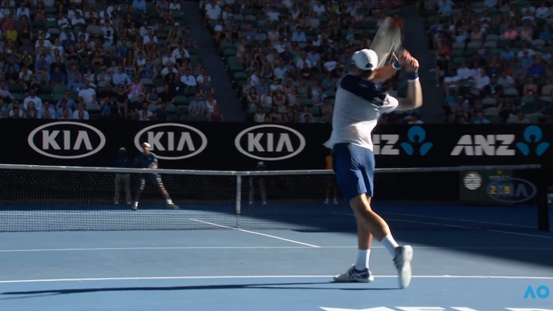 Le plus beau point du match entre Monfils et Djokovic à l'Open d'Australie 2018. Le plus beau point du match entre Monfils et Djokovic à l'Open d'Australie 2018.