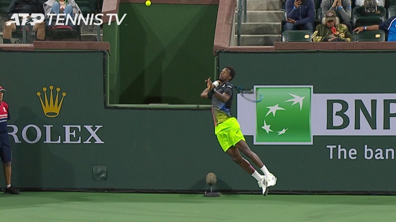 Gaël Monfils s'est envolé et il est passé à quelques centimètres de réussir un des coups de l'année au Masters d'Indian Wells 2021.