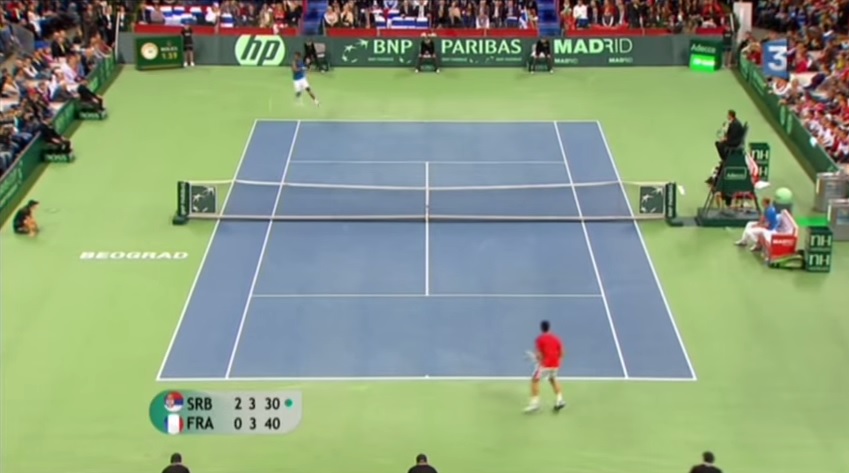 Un coup droit monstrueux de Gaël Monfils contre Novak Djokovic en finale de la Coupe Davis 2010.