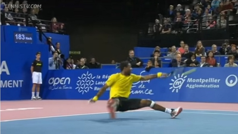 La nouvelle folie de Gaël Monfils à Montpellier : le passing de la main gauche sur les fesses. La nouvelle folie de Gaël Monfils à Montpellier : le passing de la main gauche sur les fesses.