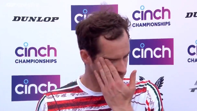 L'émotion d'Andy Murray lors de son interview, après sa victoire contre Benoît Paire, au tournoi du Queen's 2021.