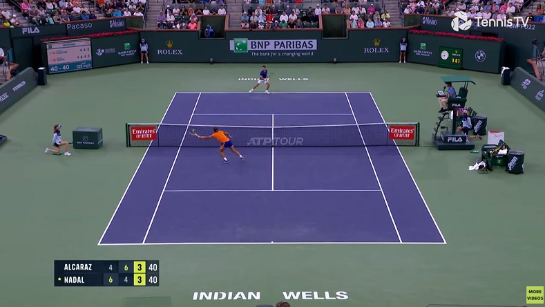 Rafa Nadal est allé chercher la victoire au filet contre Carlos Alcaraz en demi-finale du Masters d'Indian Wells 2022.