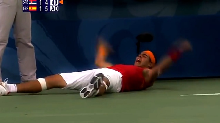 Rafa Nadal est en finale des J.O. 2008 après sa victoire sur Novak Djokovic.