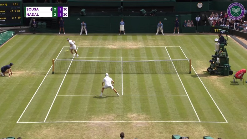 Rafael Nadal gagne un rallye superbe contre Joao Sousa à Wimbledon 2019.