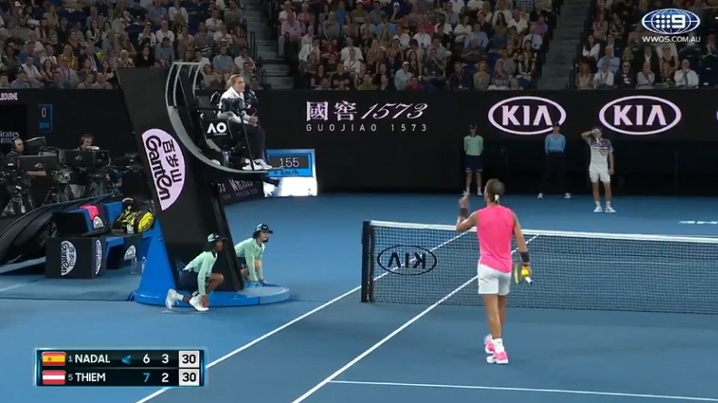 Rafa Nadal dit à l'arbitre "Tu n'aimes pas le bon tennis.", après avoir reçu un avertissement en quarts de finale de l'Open d'Australie 2020.