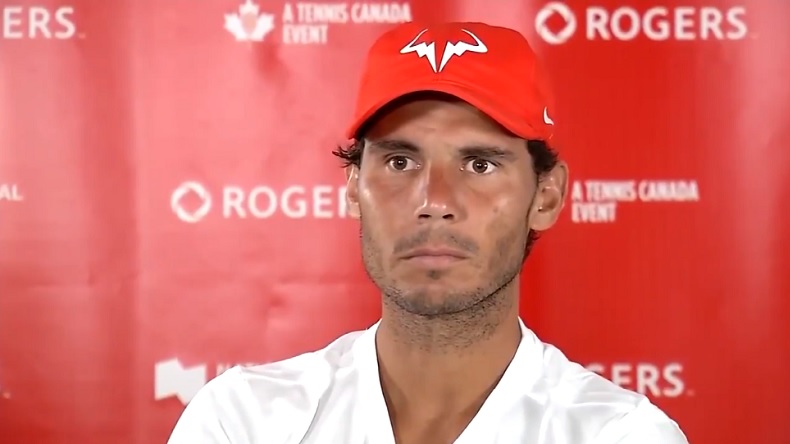 La réponse sans pitié de Rafael Nadal à une question pourrie d'un journaliste à Toronto. Le moment où Rafael Nadal se rend compte qu'il parle à un tennix.