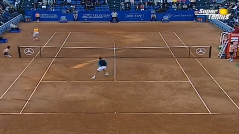 Ce point de Rafa Nadal contre Radek Stepanek au Masters de Rome 2005 est légendaire.