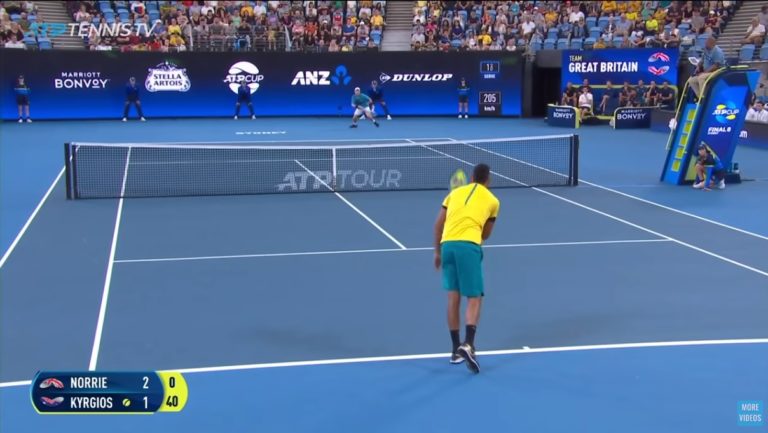Nick Kyrgios met 2 et 2 Ã Norrie en s'amusant (ATP Cup 2020)