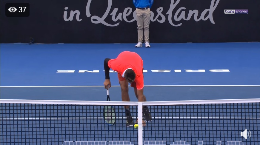 Nick Kyrgios fait lui-même le Hawk-Eye contre Jérémy Chardy, au tournoi de Brisbane 2019,