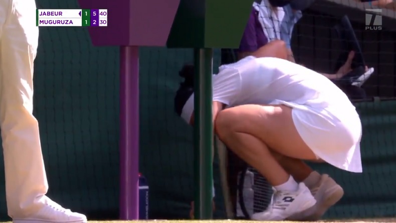 Ons Jabeur vomit sur le Centre Court de Wimbledon avant sa première balle de match contre Garbine Muguruza.
