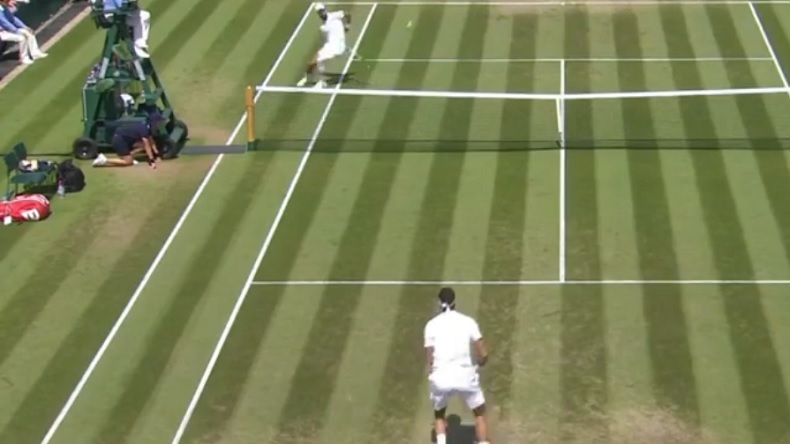 Un point amusant entre Benoît Paire et Juan Martin Del Potro à Wimbledon. Un point amusant entre Benoît Paire et Juan Martin Del Potro à Wimbledon.
