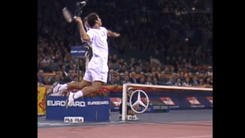 Les slam dunks de Pete Sampras contre Andre Agassi en finale du Masters 1999.
