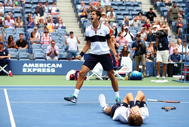 Pierre-Hugues Herbert lors de sa victoire à l'US Open 2015 avec Nicolas Mahut (DR).