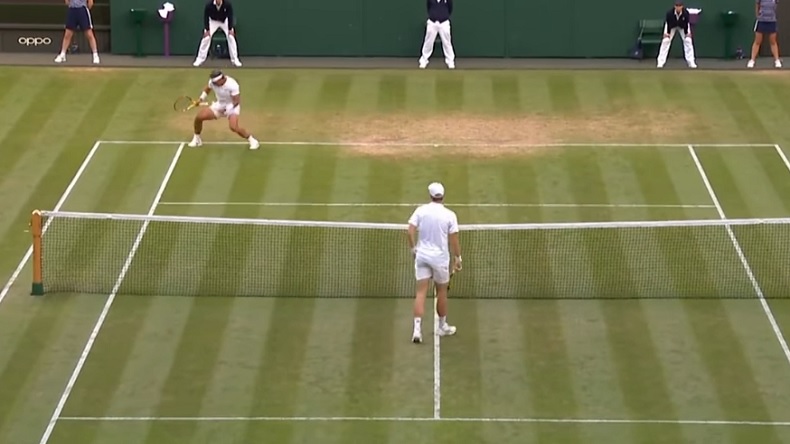La main exceptionnelle de Rafa Nadal sur ce point contre Botiv van de Zandschulp à Wimbledon.