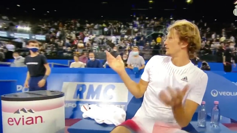 Un ramasseur foire son rouler envoie une balle dans la tête d'Alexander Zverev à Montpellier. Il va se retrouver sur le court 44.