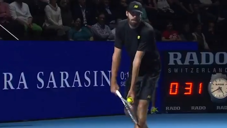 Cinq aces à la suite pour remporter un set. C'est facile le tennis avec Reilly Opelka.