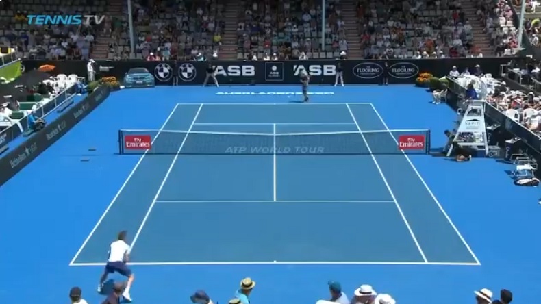 Service cuillère, coup droit gagnant. Le nouveau schéma de jeu de Robin Haase.
