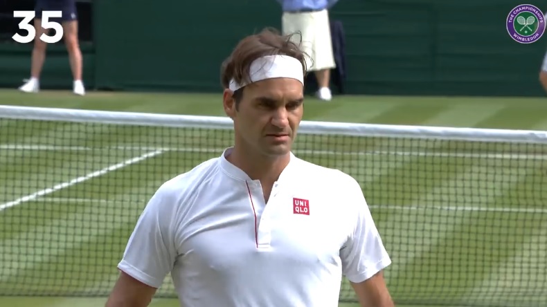 Serein comme Roger Federer au service à Wimbledon, qui a gagné 35 points consécutifs sur sa mise en jeu au deuxième tour. Serein comme Roger Federer au service à Wimbledon, qui a gagné 35 points consécutifs sur sa mise en jeu au deuxième tour.