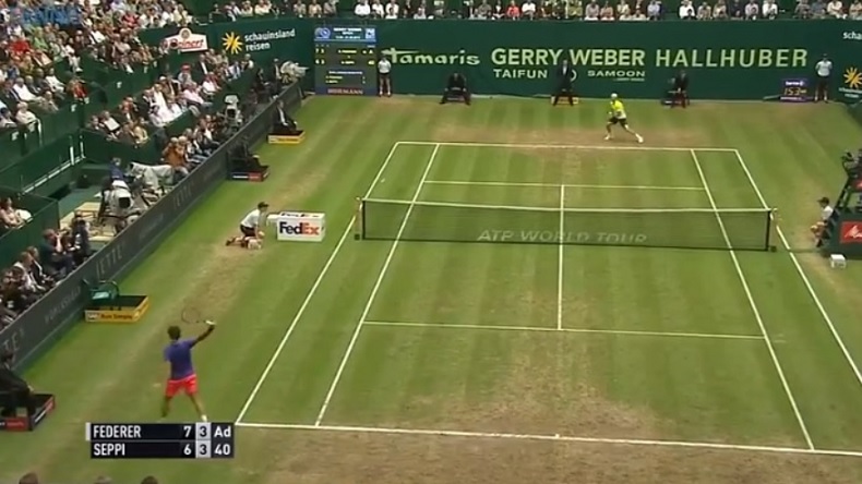 Comment mettre un coup gagnant mais perdre le point. Roger Federer vous montre en finale du tournoi de Halle 2015. Comment mettre un coup gagnant mais perdre le point. Roger Federer vous montre en finale du tournoi de Halle 2015.
