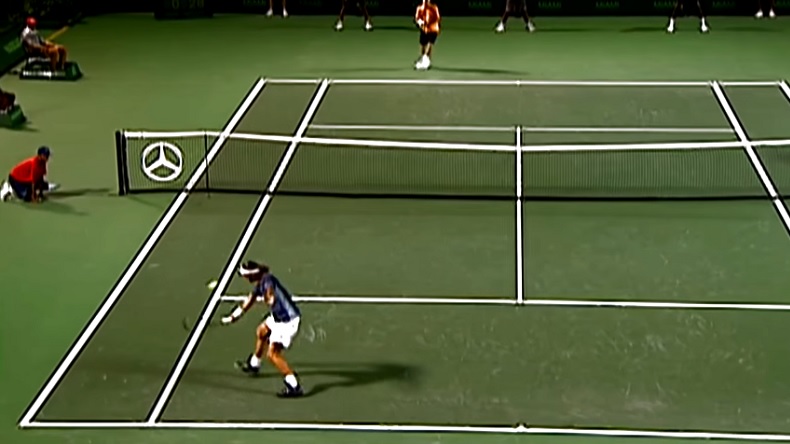 Miami 2002. Roger Federer réussit un coup de génie contre Lleyton Hewitt. Miami 2002. Roger Federer réussit un coup de génie contre Lleyton Hewitt.