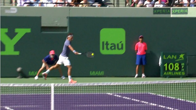 Roger Federer lâche un revers bloqué