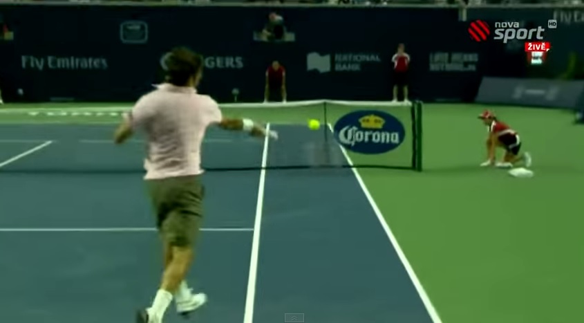 Une compilation avec des angles exceptionnels trouvés par Roger Federer.