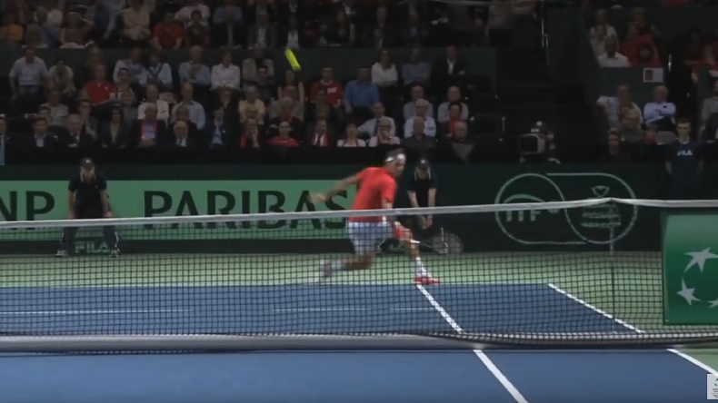 Le lob de revers en demi-volée, standard pour Roger Federer.