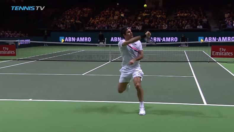 Un smash dos au filet, en détente, de Roger Federer. Un smash dos au filet, en détente, de Roger Federer.