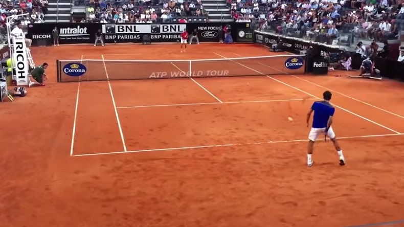 Un point légendaire de Roger Federer filmé des tribunes par un spectateur chanceux au Masters de Rome 2011.