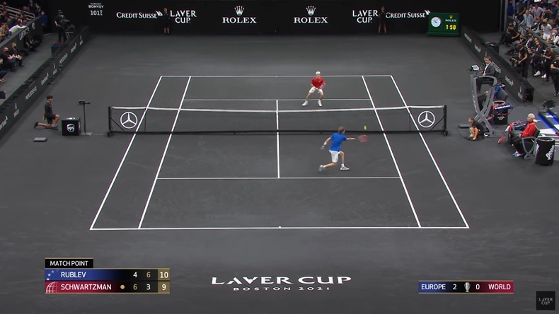 Andrey Rublev conclut en beauté son match contre Diego Schwartzman à la Laver Cup 2021 sur un point magnifique de 24 frappes.