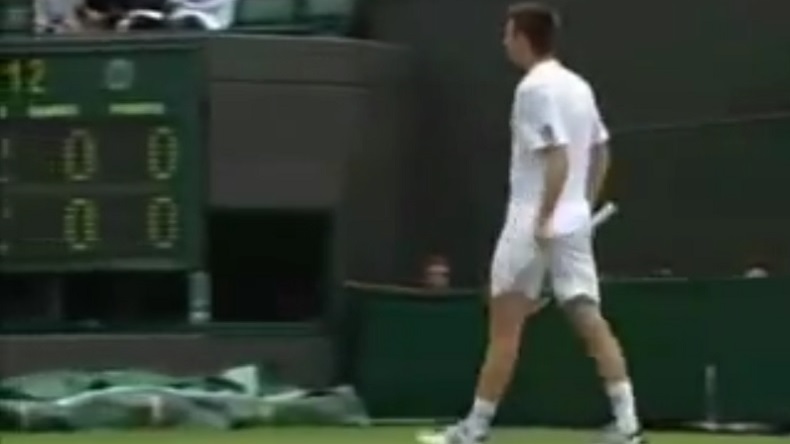 Söderling provoque et imite Nadal dans un moment de tension à Wimbledon 2007.