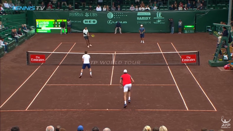 Le SABR de Nick Kyrgios sur une première à 209 d'Ivo Karlovic ! Le SABR de Nick Kyrgios sur une première à 209 d'Ivo Karlovic !