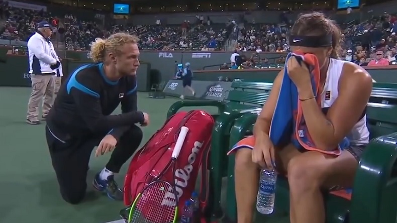 Un refus et le silence. Le coaching de Dmitry Tursunov avec Aryna Sabalenka est puissant.