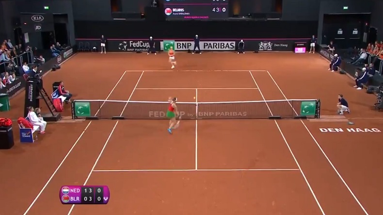 Difficile à croire sur l'image, mais Aryna Sabalenka va faire un gros raté sur ce coup.