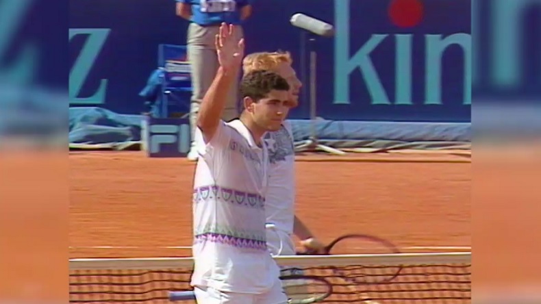 Pete Sampras gagne le Masters de Rome 1994 contre Boris Becker et s'adjuge son seul grand titre sur terre battue.