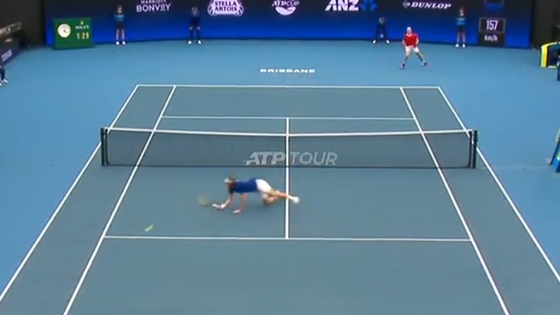 Denis Shapovalov et Stefanos Tsitsipas ont envoyé des missiles sur ce point à l'ATP Cup 2020.