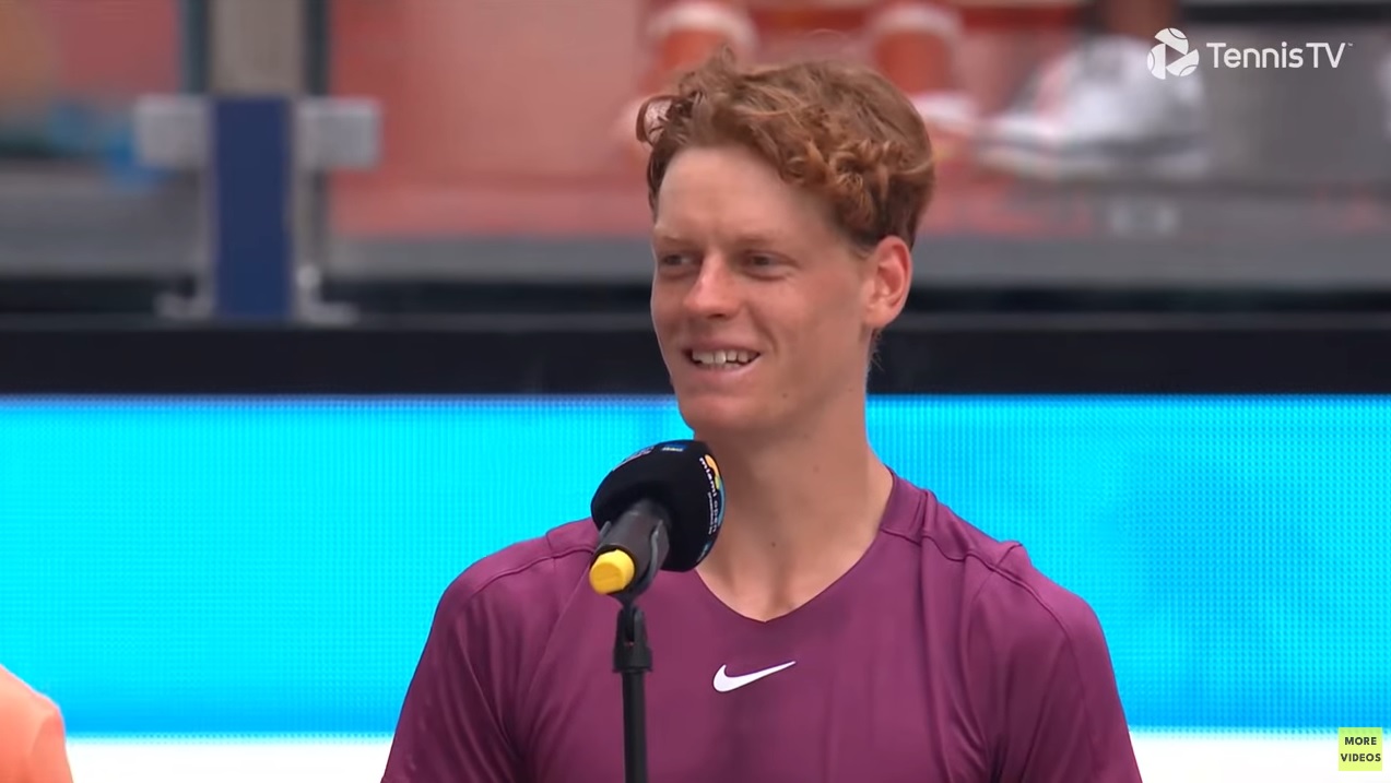 La petite phrase amusante de Jannik Sinner à Daniil Medvedev lors de la cérémonie au Masters de Miami 2023.