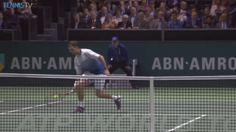 Le petit bijou de Stan Wawrinka en finale du tournoi de Rotterdam 2015. Le petit bijou de Stan Wawrinka en finale du tournoi de Rotterdam 2015.